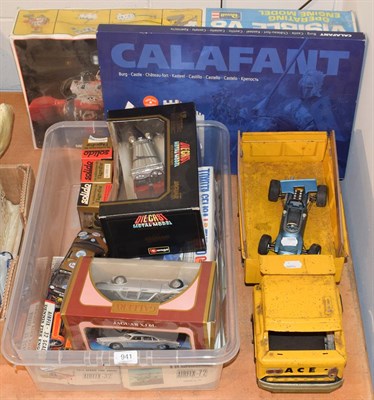 Lot 941 - Various toys including Revell Visible - V8 kit, Tonka Truck and others