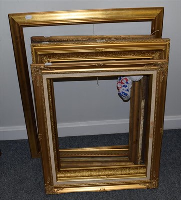 Lot 1083 - Assorted gilt and gesso picture frames of assorted sizes (5)