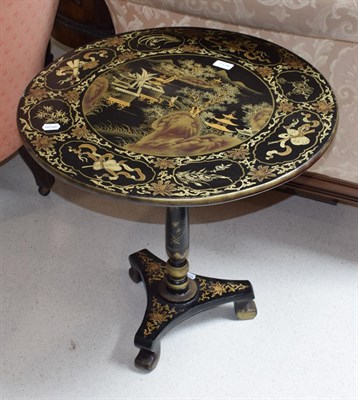 Lot 1136 - A Chinoiserie gilt and lacquered tilt-top circular occasional table