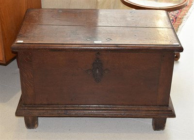 Lot 1165 - A 19th century oak blanket box