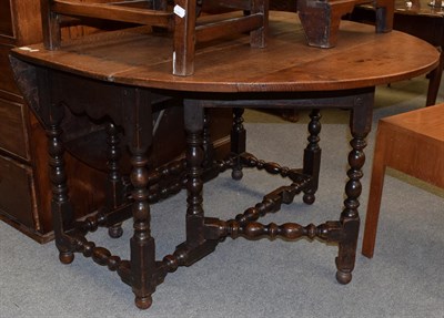 Lot 1382 - An oak gateleg table