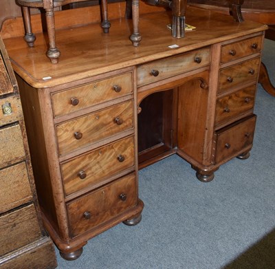 Lot 1391 - A Victorian mahogany kneehole desk