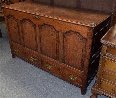 Lot 1421 - An 18th century oak coffer