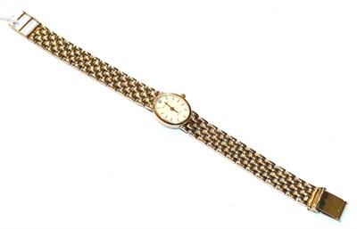 Lot 63 - A lady's 9 carat gold Accurist wristwatch