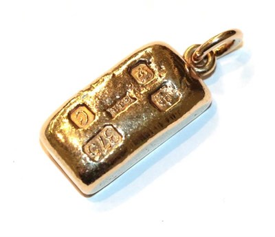 Lot 91 - A 9 carat gold nugget pendant, length 4.0cm