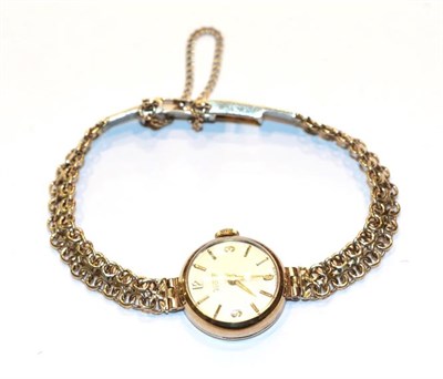 Lot 231 - A lady's 9 carat gold wristwatch