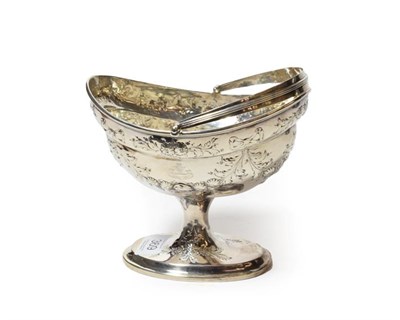Lot 369 - A 19th century Irish silver pedestal swing handled bowl, Dublin