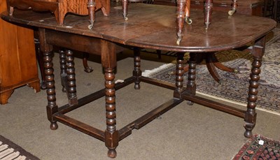 Lot 1270 - A oak drop leaf dining table with turned supports