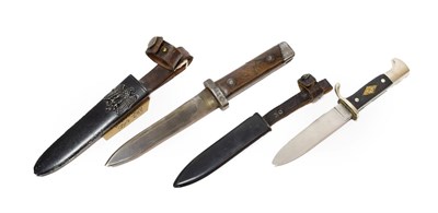 Lot 149 - A Second World War German Paratrooper's Fighting Knife, with 14cm double edge cut-down steel blade