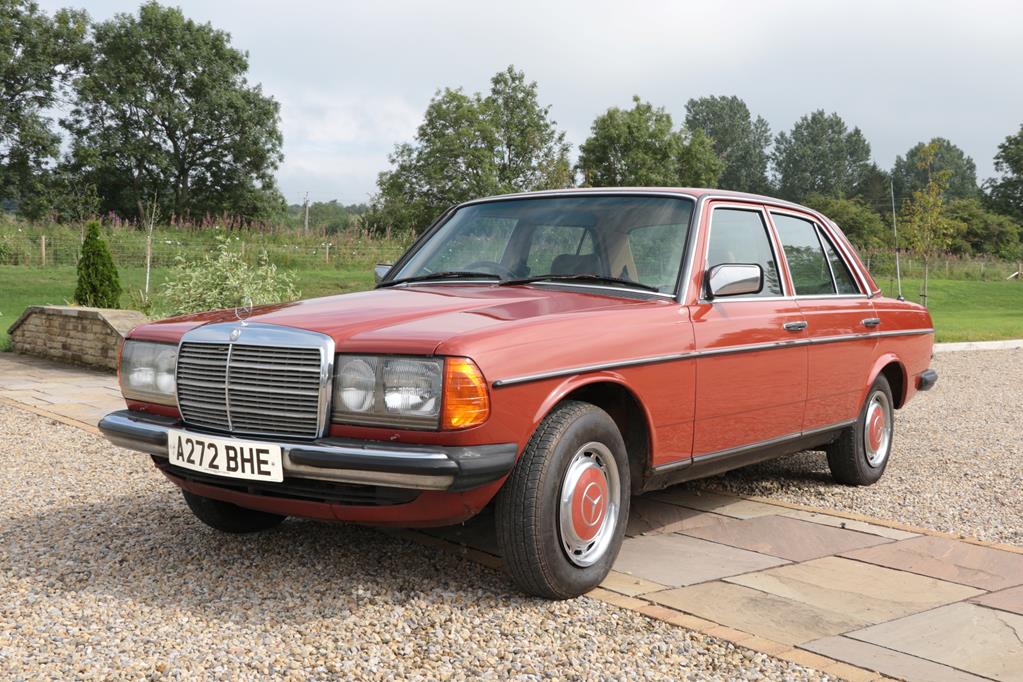 Lot 2255 - 1983 Mercedes 200 Auto Registration number: A272 BHE Date of first registration: 01/12/1983 VIN...
