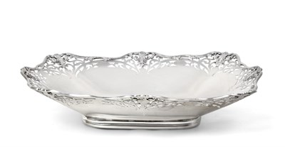 Lot 2096 - A George VI Silver Bowl, by Josiah Williams and Co., London, 1938, oblong and on collet foot,...