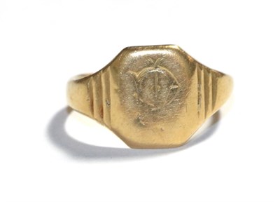 Lot 95 - An 18 carat gold signet ring, finger size R