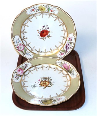 Lot 262 - A pair of Chamberlains Worcester flower painted cabinet plates