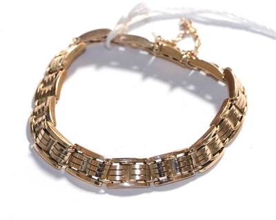 Lot 358 - A fancy gate link bracelet, stamped '15', length 17cm