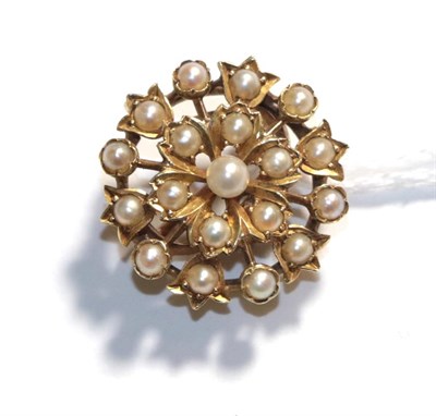 Lot 368 - A split pearl brooch/pendant, measures 2.0cm diameter