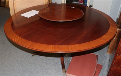 Lot 1273 - A William Tillman reproduction mahogany and cross banded circular dining table