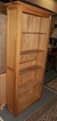 Lot 1352 - A reproduction oak free standing bookcase