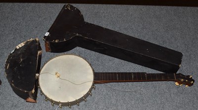 Lot 399 - An early 20th century banjo in a fitted case