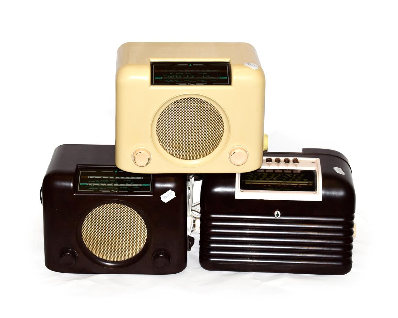 Lot 3081 - Popular British Wireless Sets By Bush: a good Bush DAC90A in cream case with second generation...