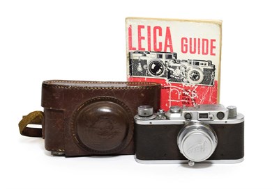 Lot 3201 - Leica II Camera no.236559, with Summar f2 50mm lens, in leather case with a copy of Leica Guide...