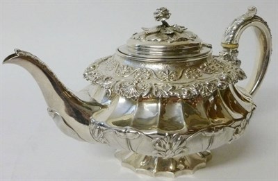 Lot 345 - A George IV Teapot, Emes & Barnard, London 1824, of compressed circular form with everted shell and