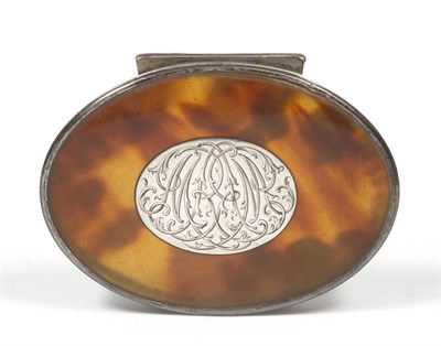 Lot 403 - A George I Silver and Tortoiseshell Snuff Box, circa 1720, oval with a moulded rim and...