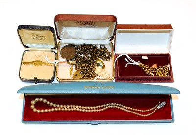 Lot 67 - A small collection of jewellery including a tie pin stamped '9CT'; a curb link bracelet hung with a