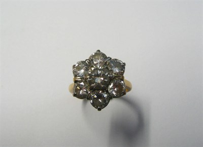 Lot 703 - An 18 Carat Gold Diamond Cluster Ring, the graduated round brilliant cut diamonds in white claw...