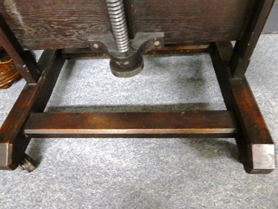 Lot 1207 - An oak easel with provenance of Ralph Leslie Swinden