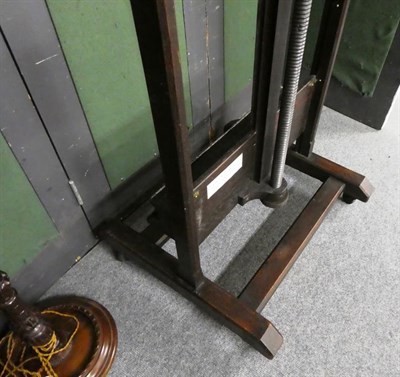 Lot 1207 - An oak easel with provenance of Ralph Leslie Swinden