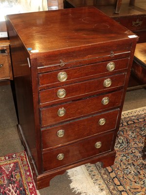 Lot 1349 - A five-drawer straight fronted chest