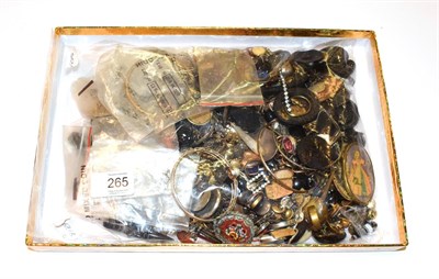 Lot 265 - An assortment of bijouterie including earrings, pendants, jet, bangles, bracelet, rings,...