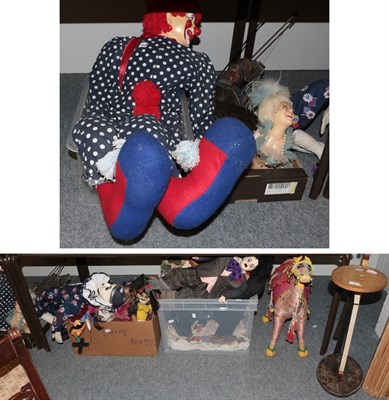 Lot 370 - A collection of 20th/21st century various string and other puppets, harlequin and clown dolls, dumb