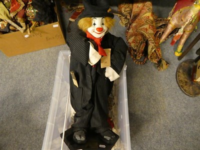 Lot 370 - A collection of 20th/21st century various string and other puppets, harlequin and clown dolls, dumb