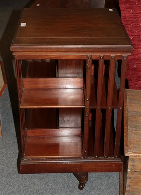 Lot 1171 - An Edwardian mahogany revolving bookcase