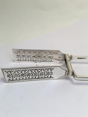 Lot 2030 - A Pair of George IV Silver Asparagus-Tongs, by William Eaton, London, 1828, Queen's pattern,...