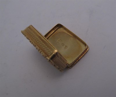 Lot 2035 - A William IV Gold Vinaigrette, by Joseph Willmore, Birmingham, 1832, 18ct, oblong and with...