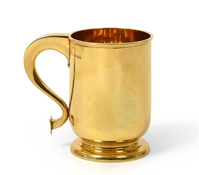 Lot 2130 - A George V Gold Mug, by J. W. Benson Ltd., London, 1915, 9ct, in the George III style, baluster and