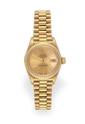 Lot 2160 - A Lady's 18 Carat Gold Automatic Calendar Centre Seconds Wristwatch, signed Rolex, Oyster...