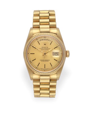 Lot 2161 - An 18 Carat Gold Automatic Day/Date Centre Seconds Wristwatch, signed Rolex, Oyster Perpetual,...