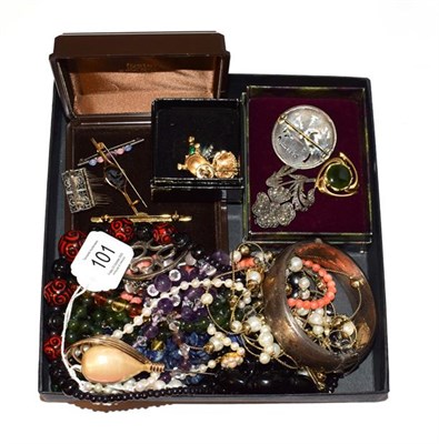 Lot 101 - A collection of jewellery including a cultured pearl necklace, beaded necklaces, an enamel...