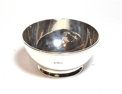 Lot 198 - An Edward VII silver bowl, by Martin and Hall, Sheffield, 1907, Retailed by Rossi, Norwich,...