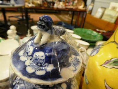 Lot 300 - A quantity of various Chinese ceramics including bowls, vases, tea pot, etc