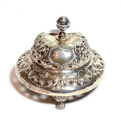 Lot 369 - A late Victorian silver table bell