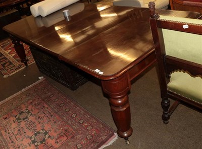 Lot 1246 - A Victorian mahogany extending dining table with two additional leaves