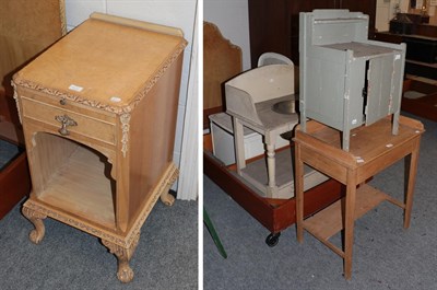 Lot 1286 - A pair of single beds and two bedside cabinets (4)