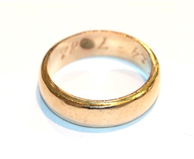 Lot 91 - A band ring stamped '18K', finger size S