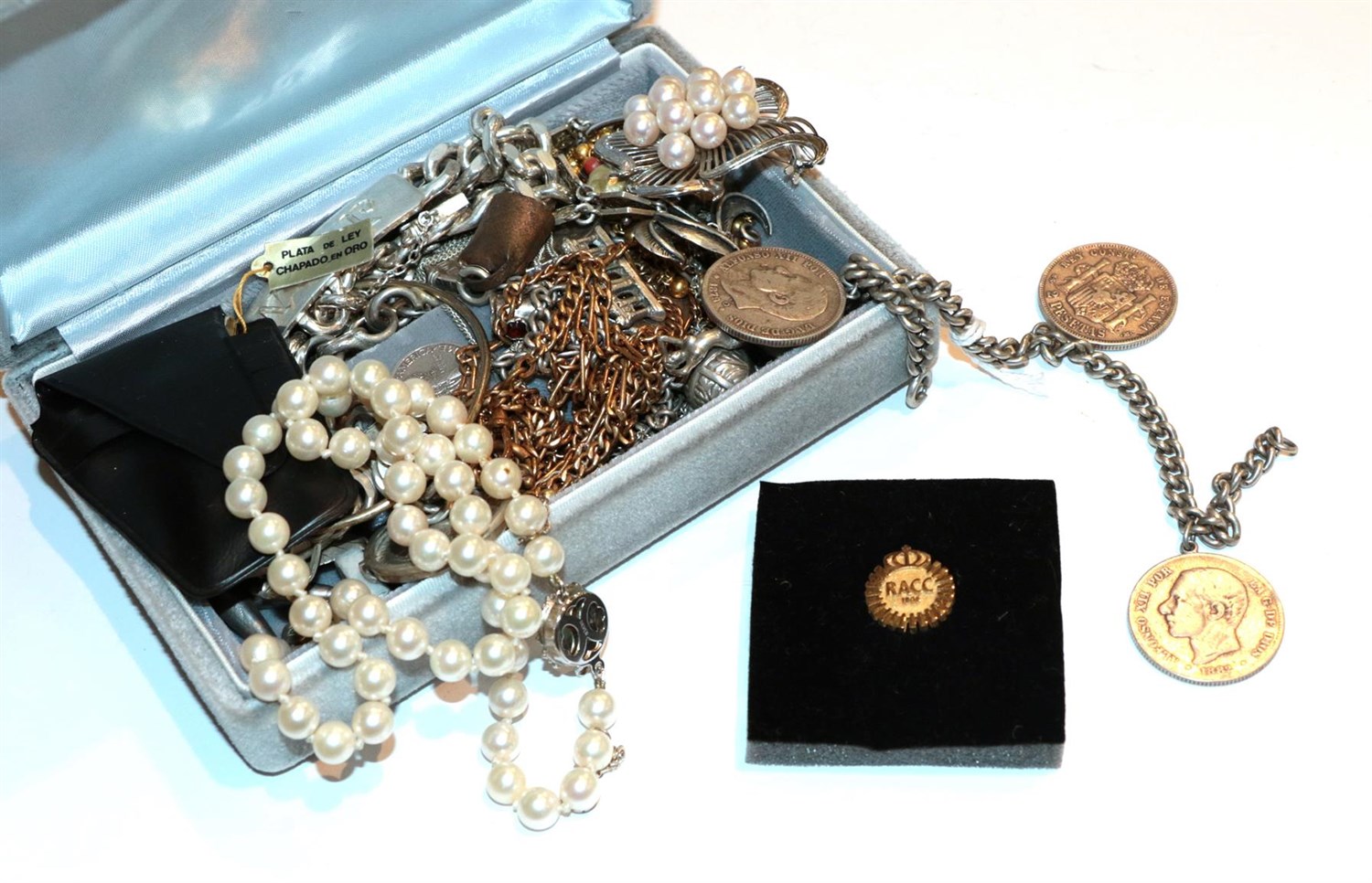 Lot 101 - A small quantity of costume jewellery including plated chains, a simulated pearl necklace, a...