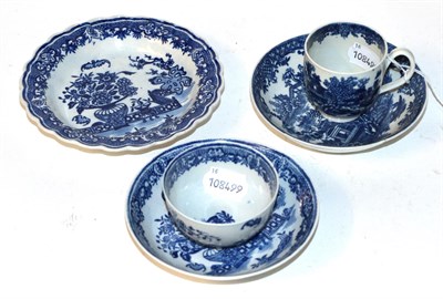 Lot 198 - A small group of 18th century blue and white tea wares comprising a Worcester tea cup and saucer; a