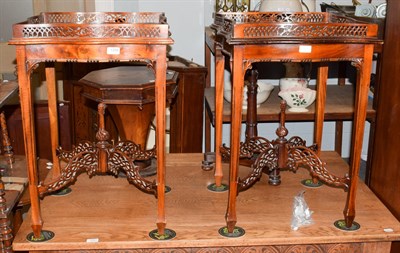 Lot 1358 - A pair of reproduction Chippendale style lamp tables